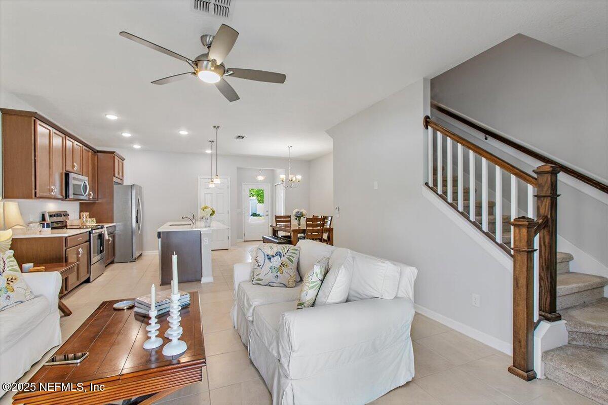 Image 4: 04-Living Room