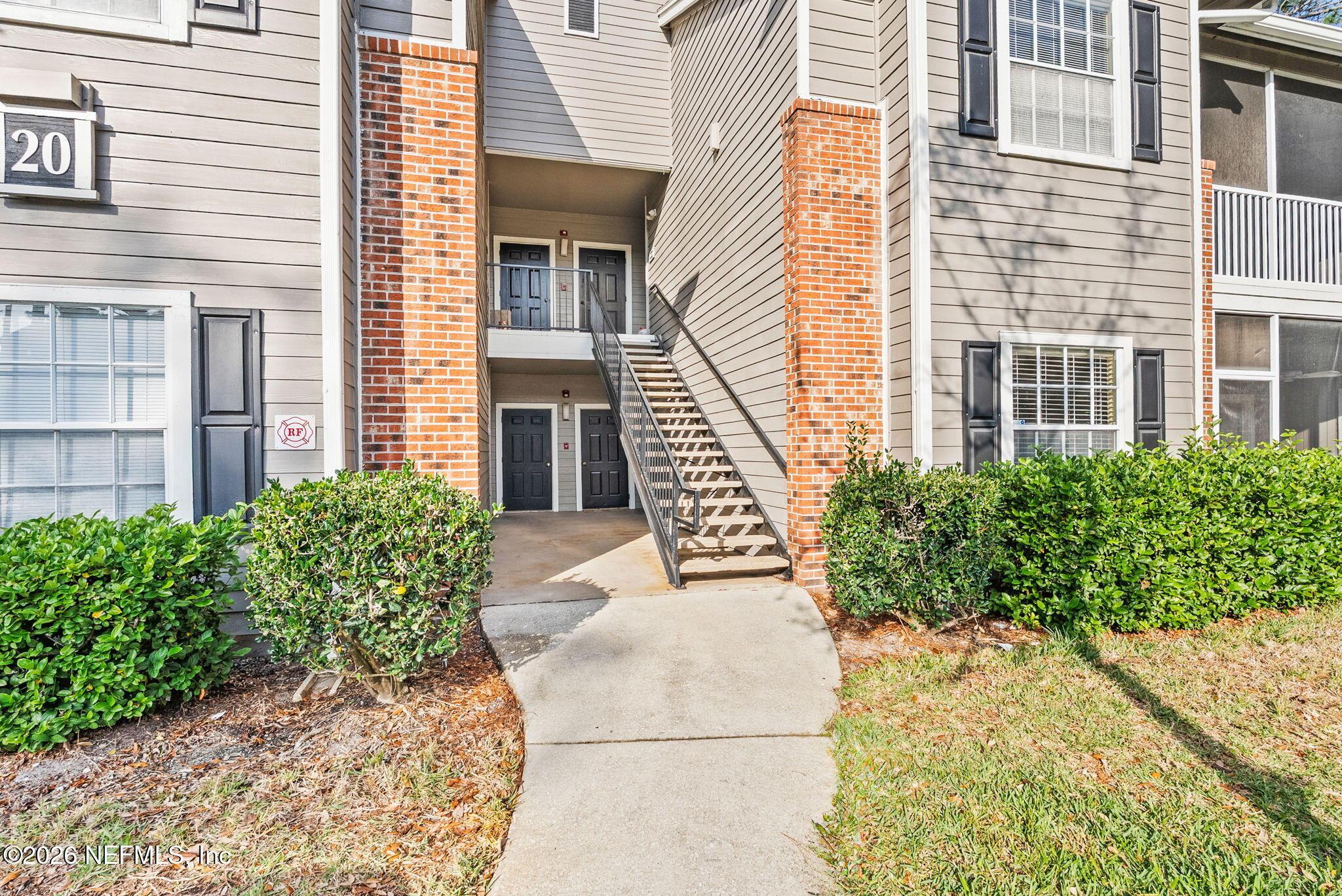 Image 2: Front Entry to Unit