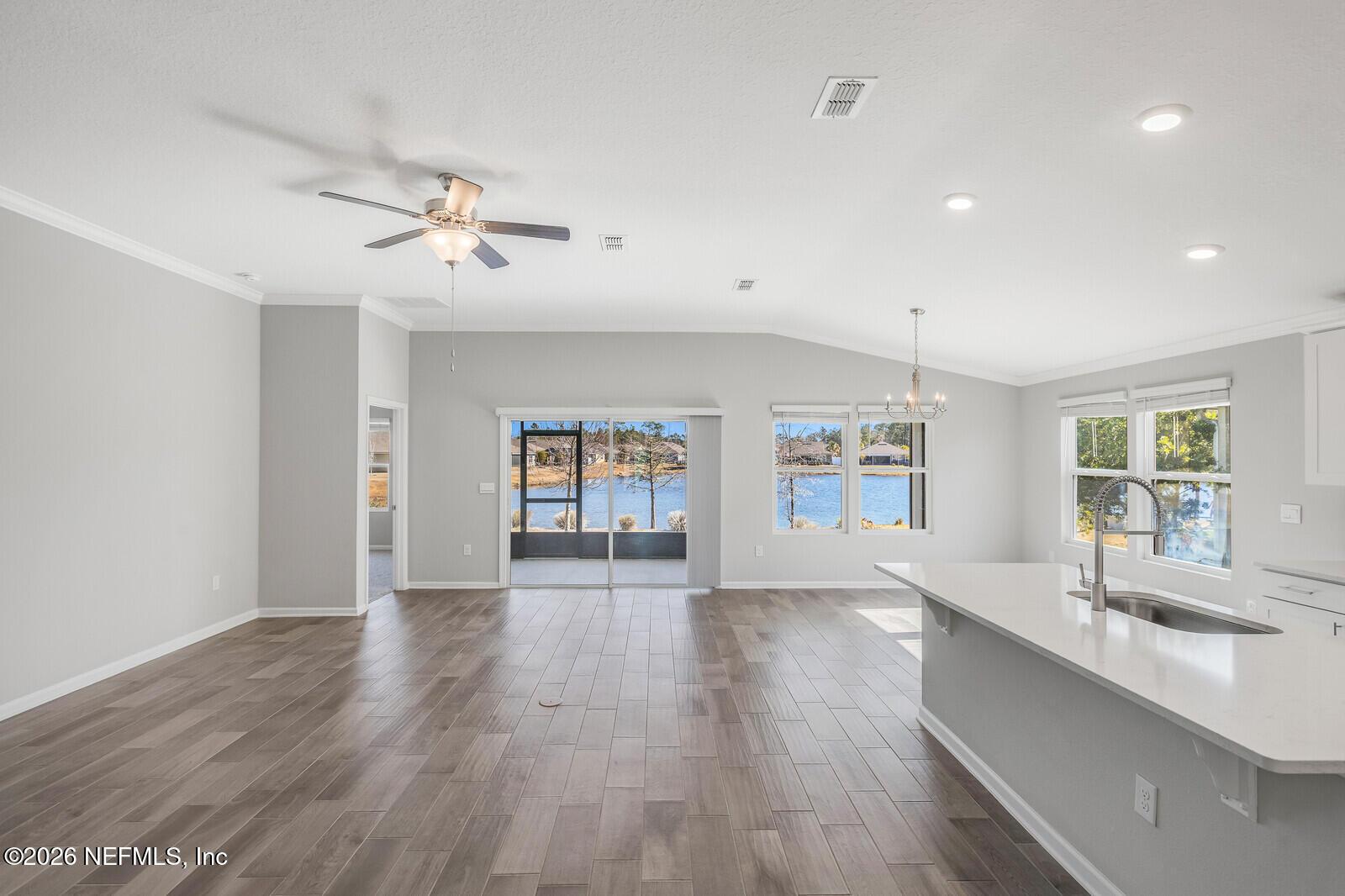 Image 4: 04_Front_Porch_Media_1040_Parkland_Trl_0