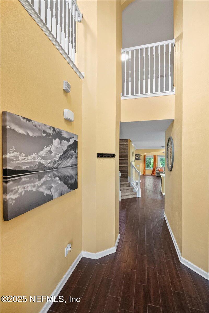 Image 4: 04-221 Thornloe Dr (40)