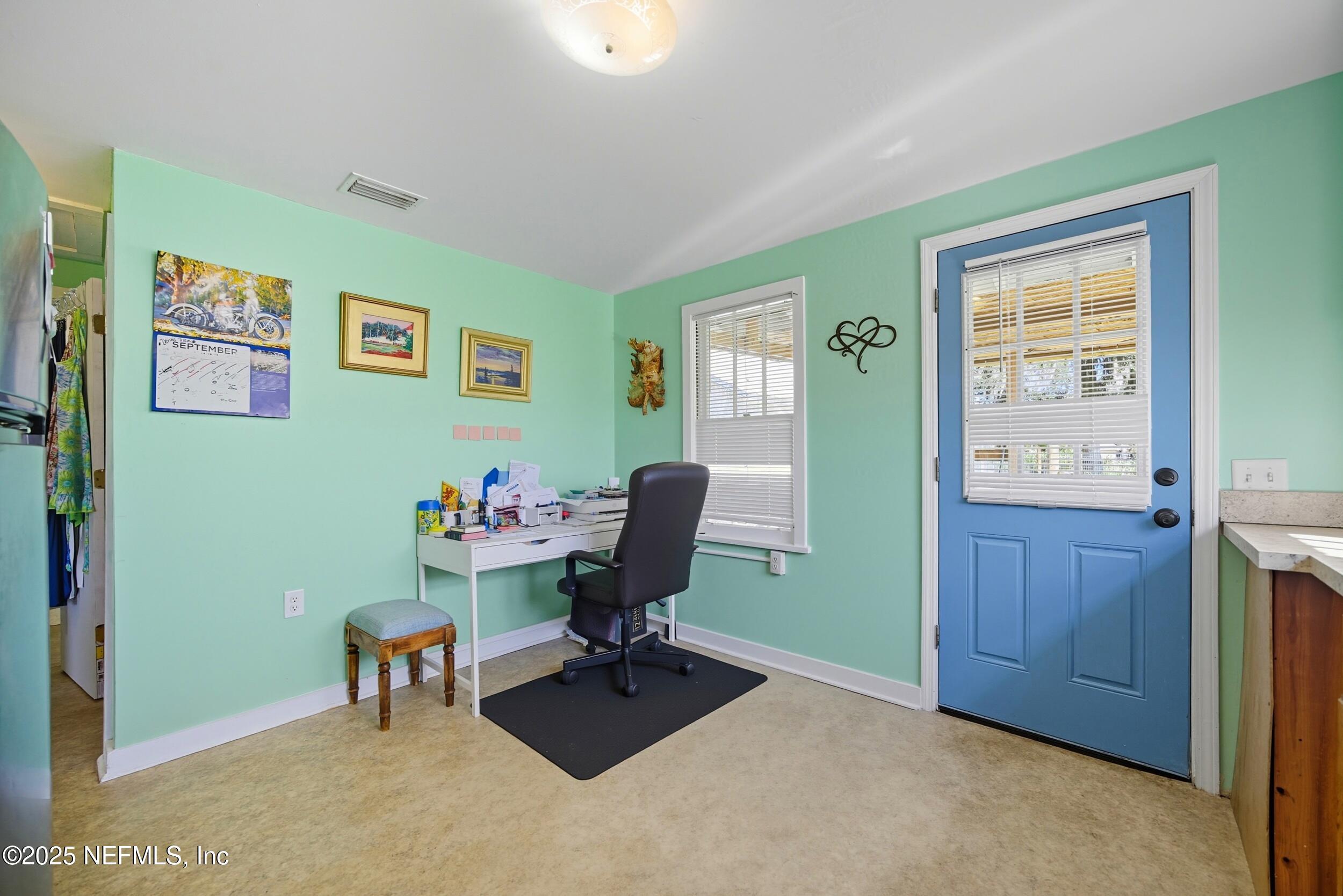 Image 4: Kitchen entrance