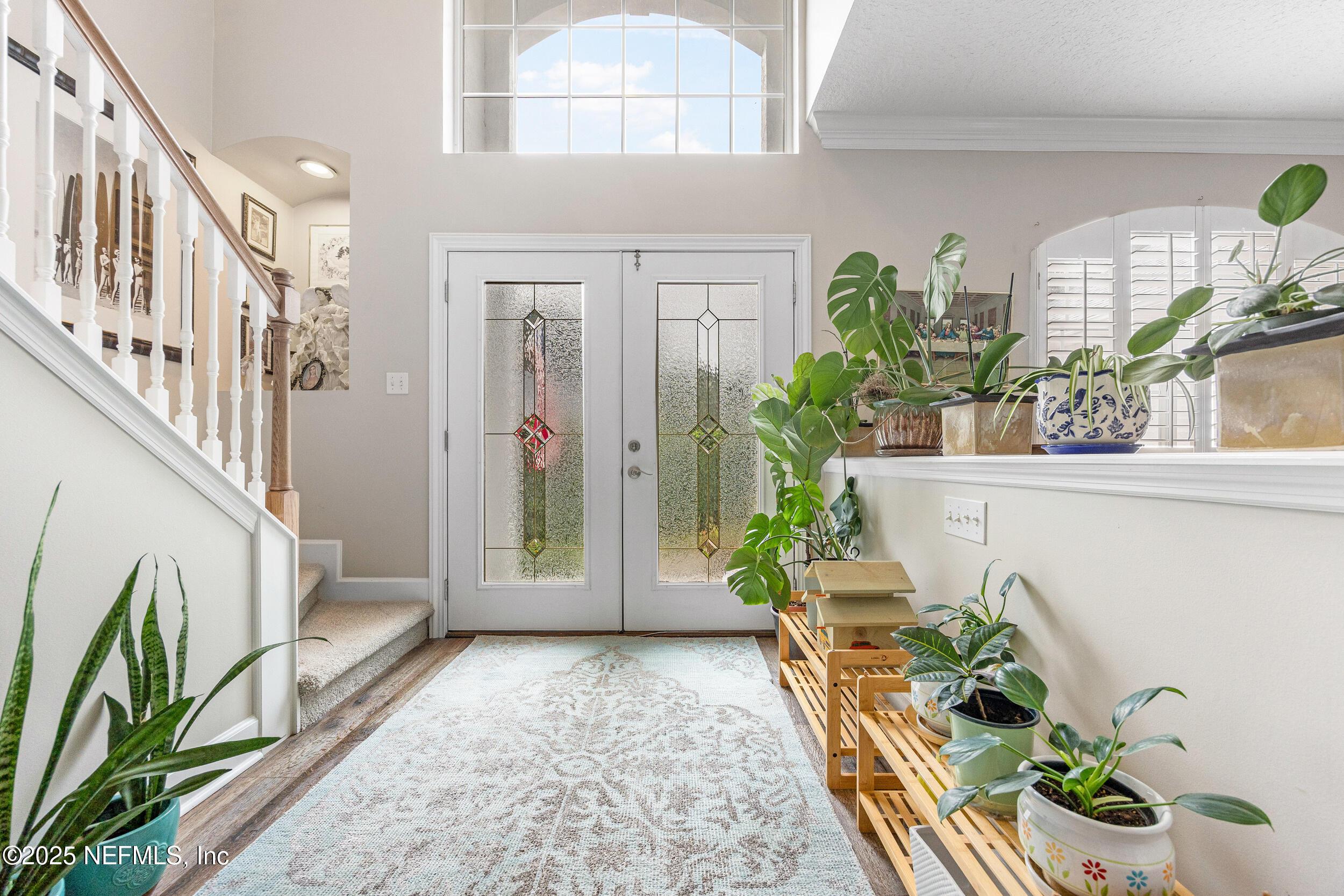 Image 4: 16 - Interior (1)