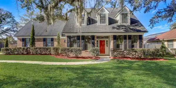1820 LAKEDGE Drive