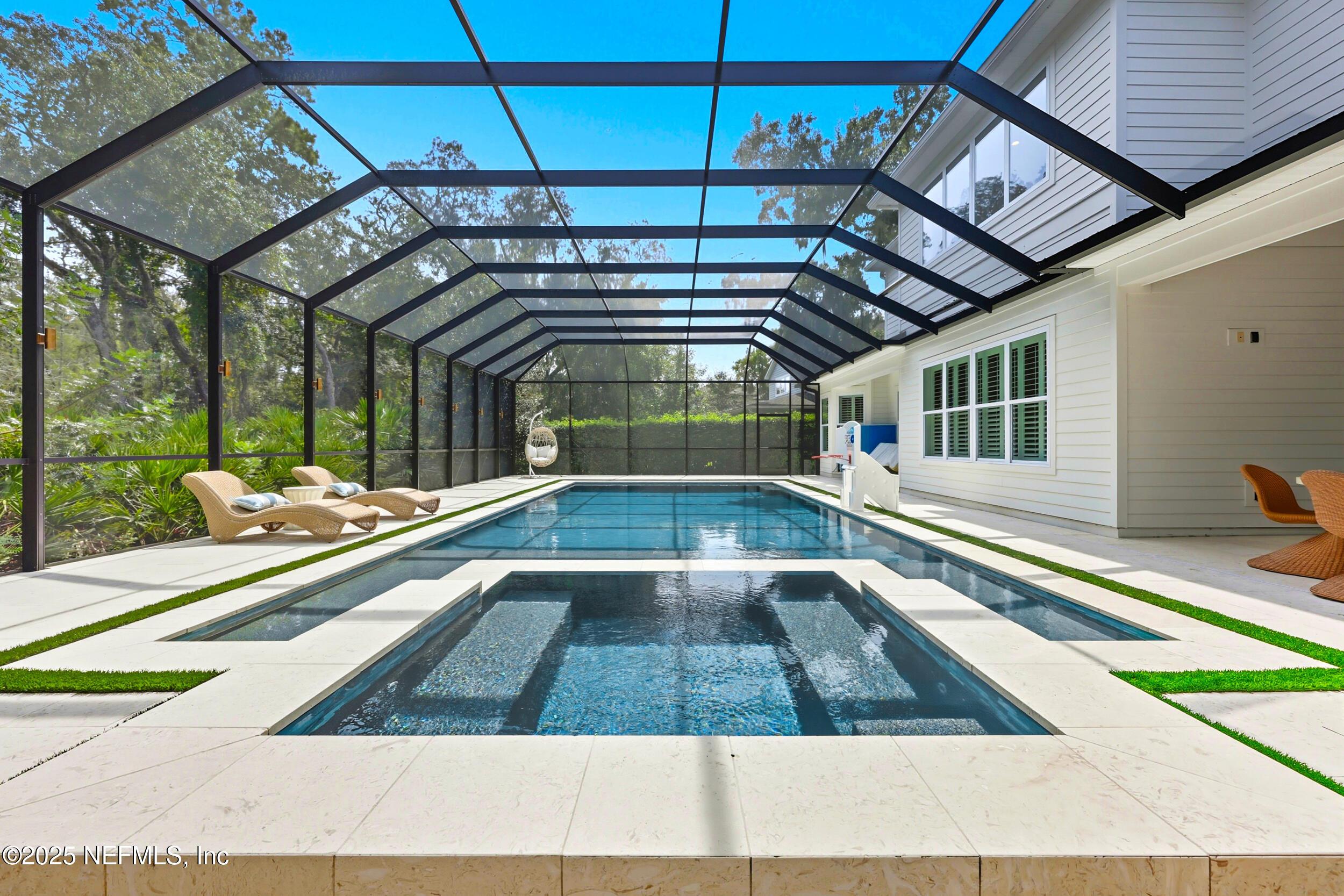 Image 4: Pool/Spa