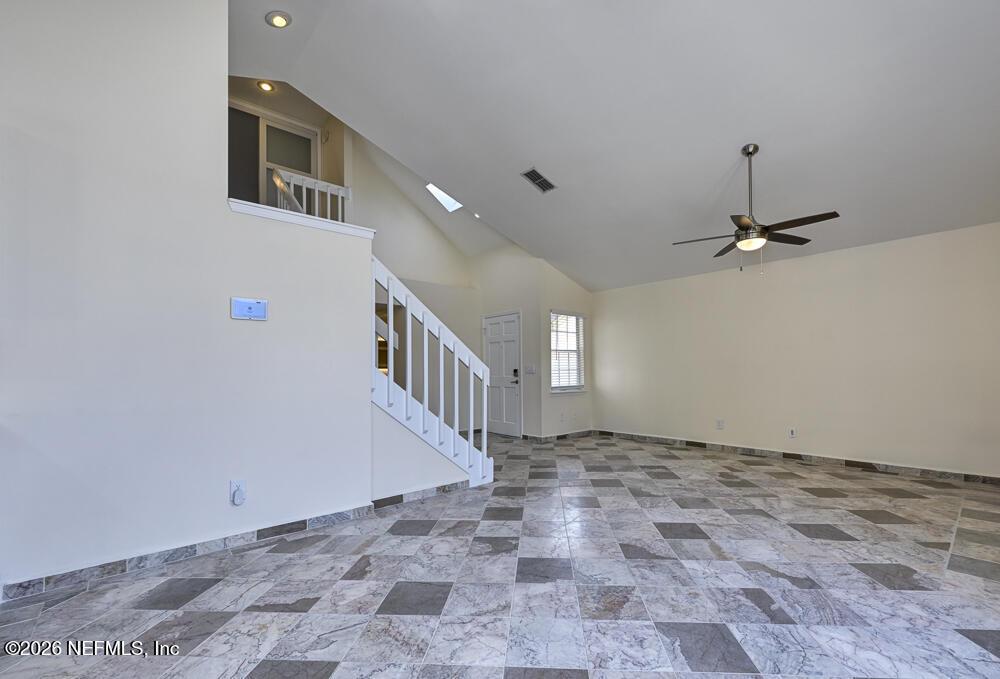 Image 4: Living Room - View 3