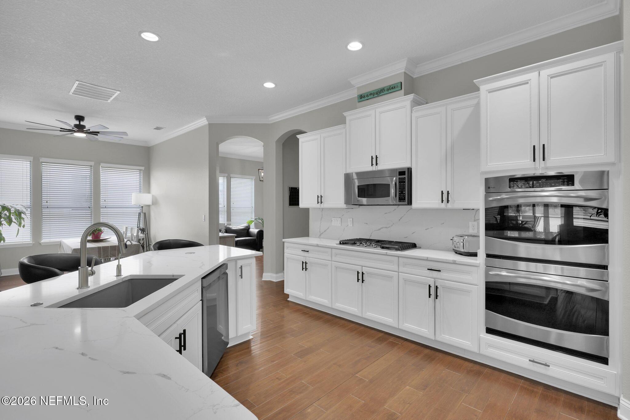 Image 3: Kitchen
