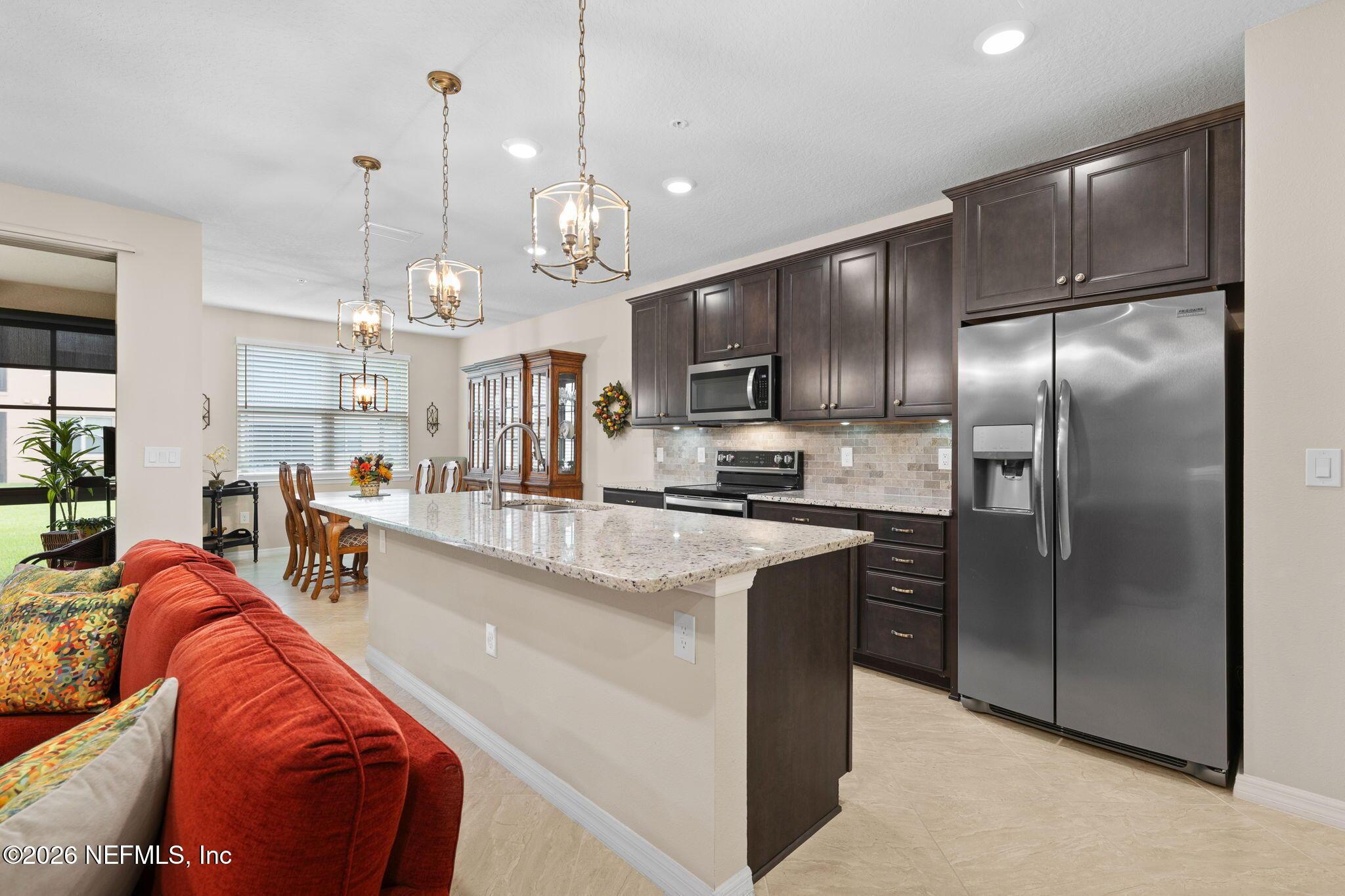 Image 4: Gourmet Kitchen