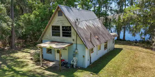 116 TWIN LAKE GROVE Court
