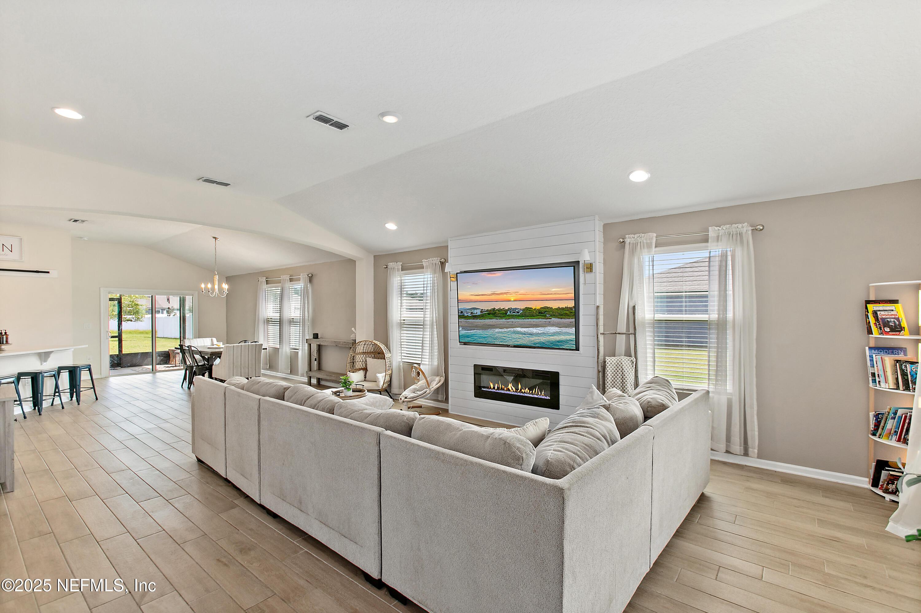 Image 3: 03-Living Room