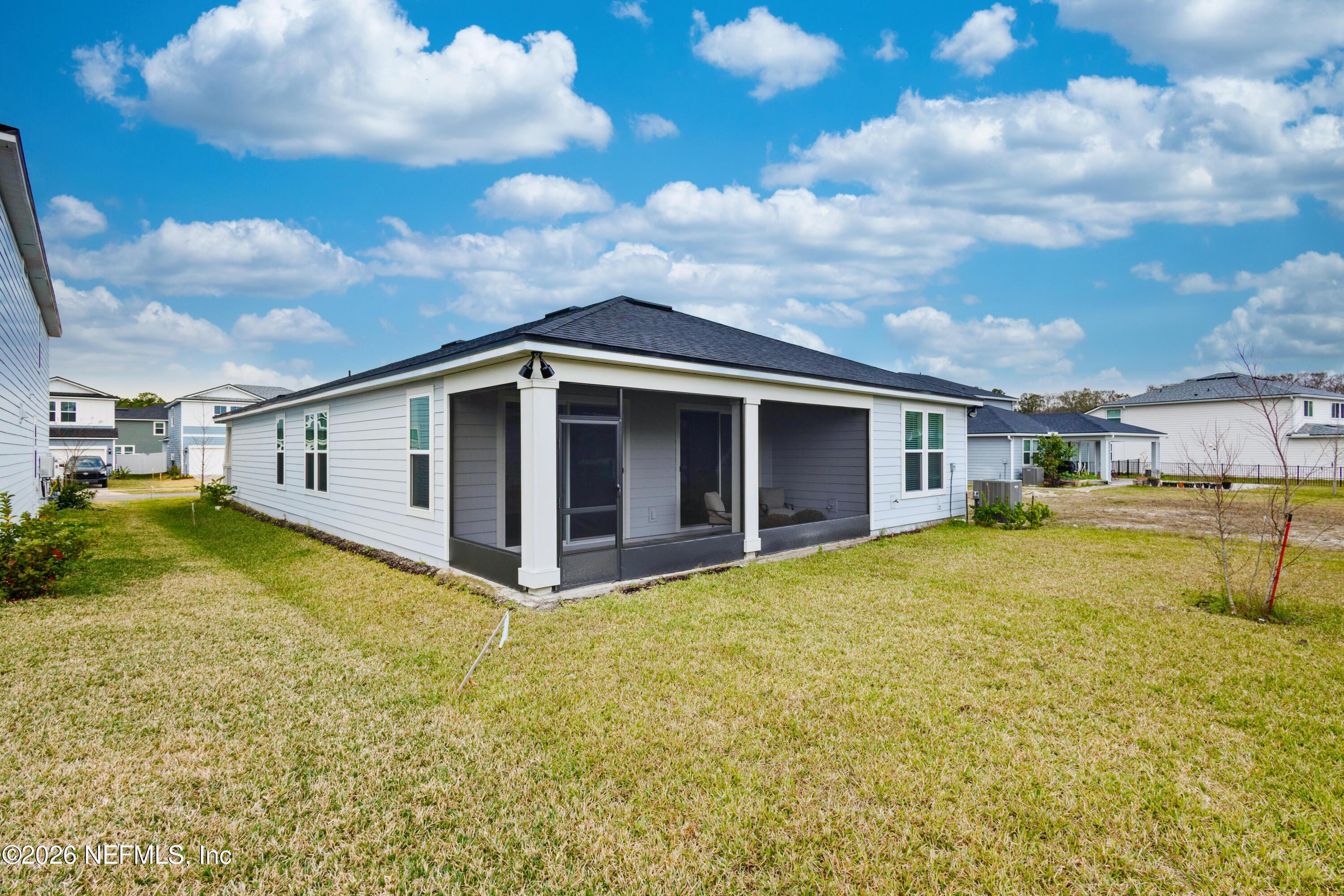 Image 3: Rear exteior