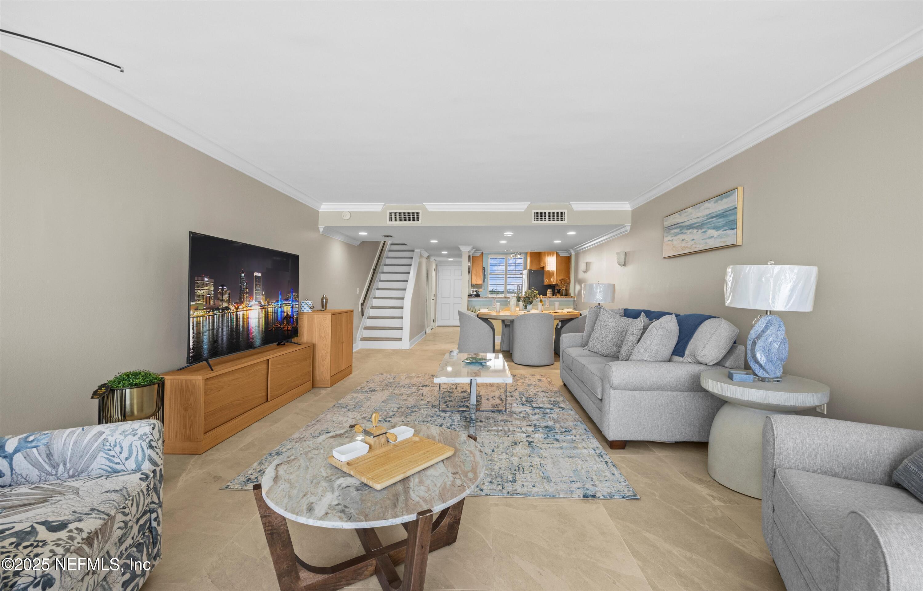 Image 4: 13-C_R52494 RB