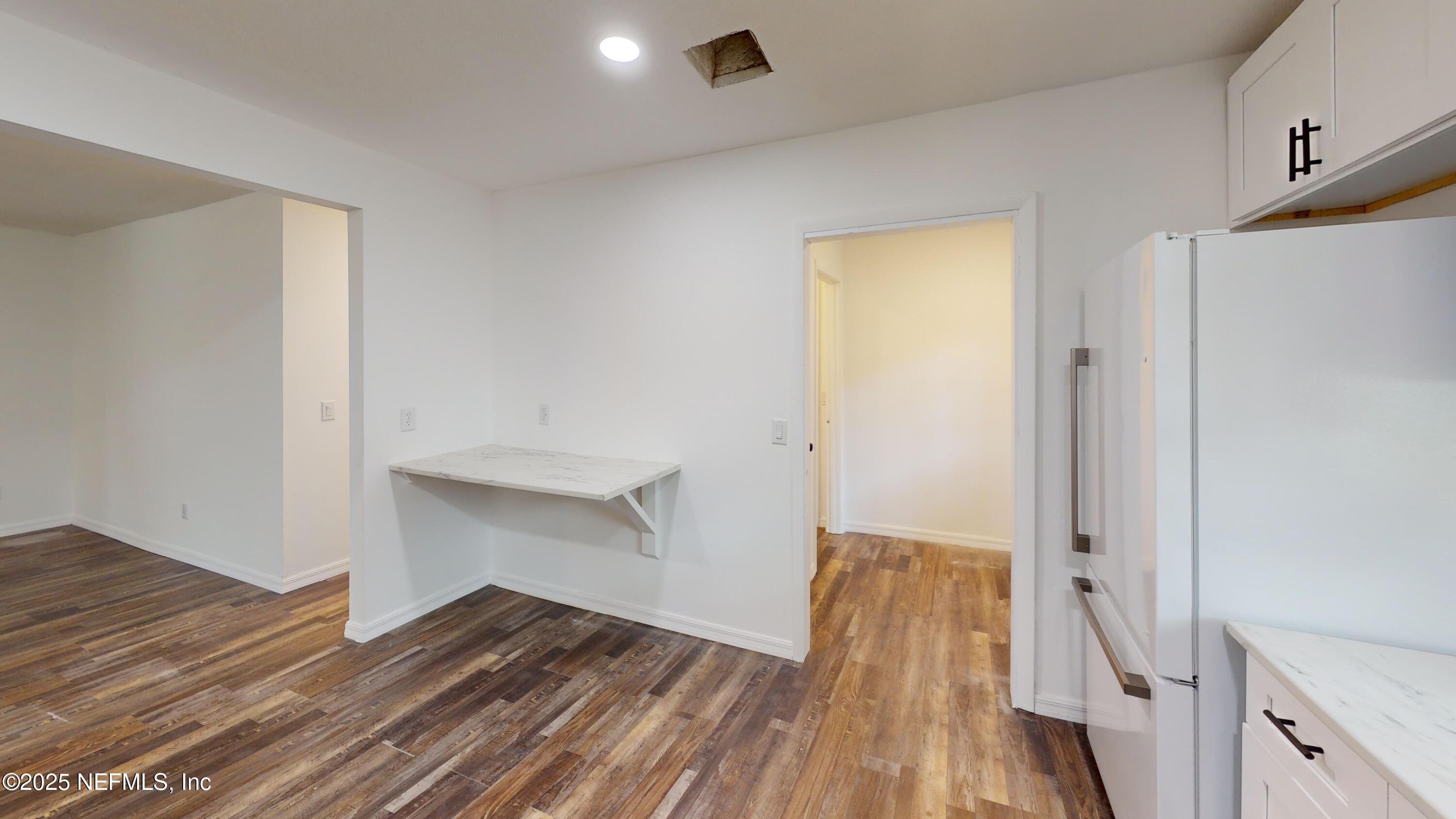 Image 4: 201-Florence-Ave-Kitchen