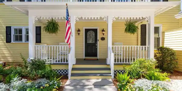 Image 4: Beautifully landscaped