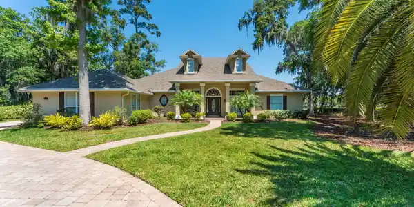 1373 LAKEWOOD Lane