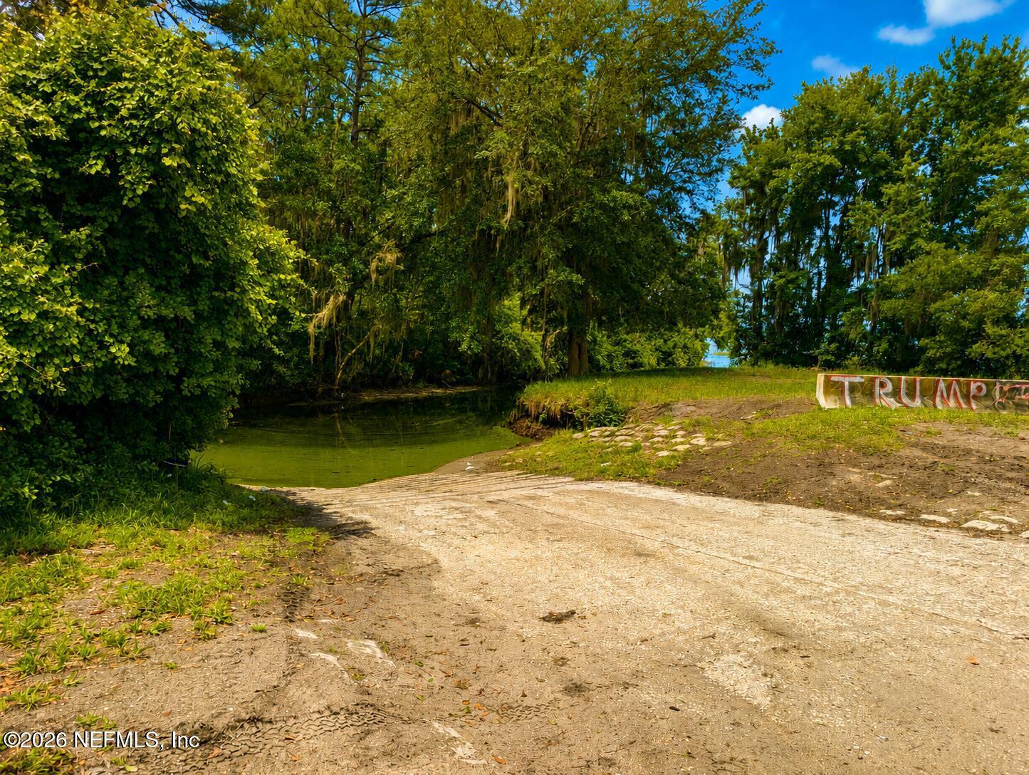 Image 3: Georges Lake boat ramp
