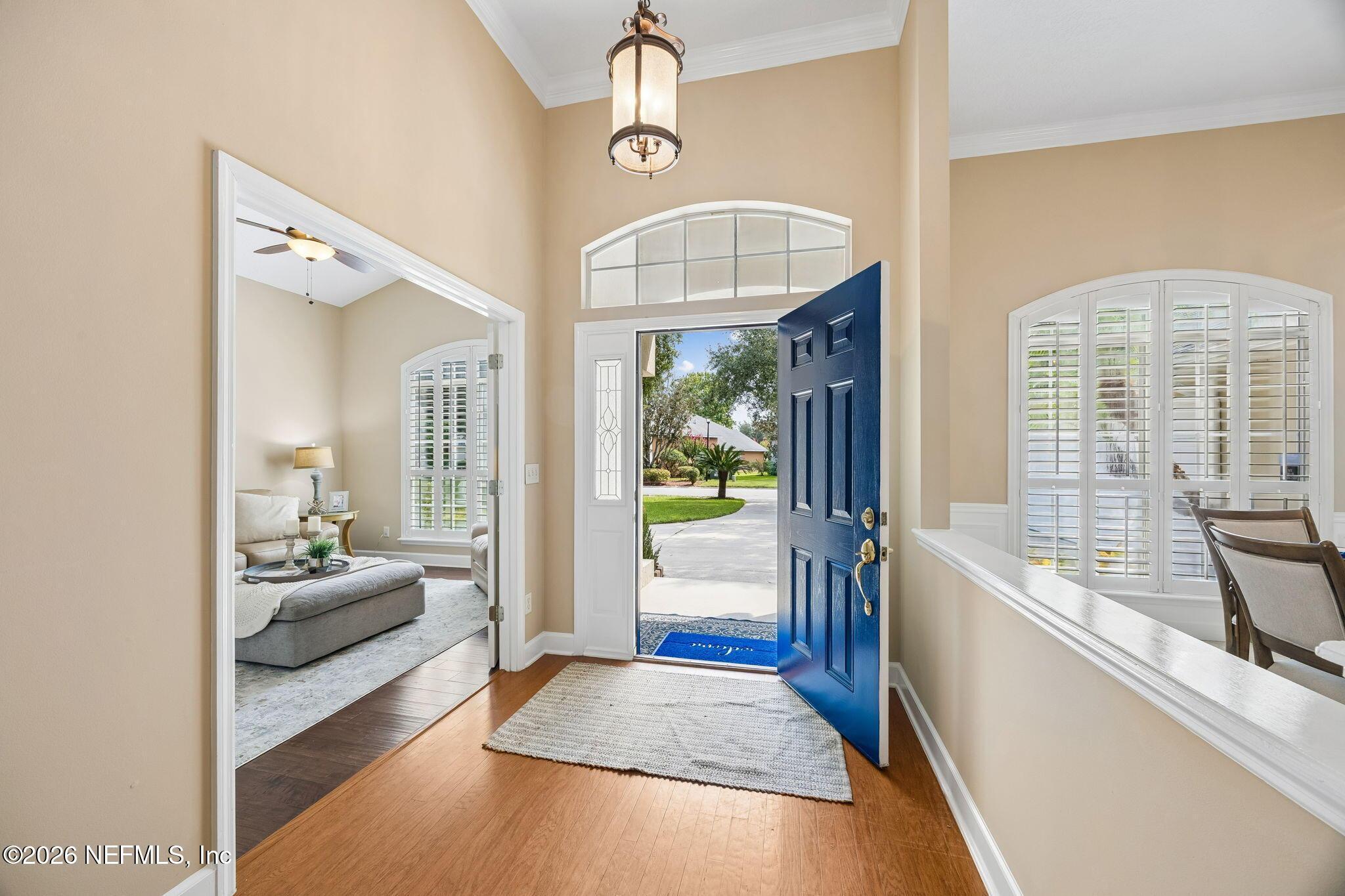 Image 4: Foyer