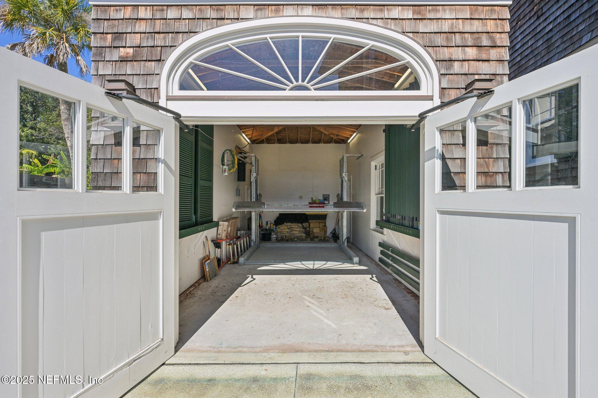 Image 3: 3-web-or-mls-Avenida Menendez-S1411-006r