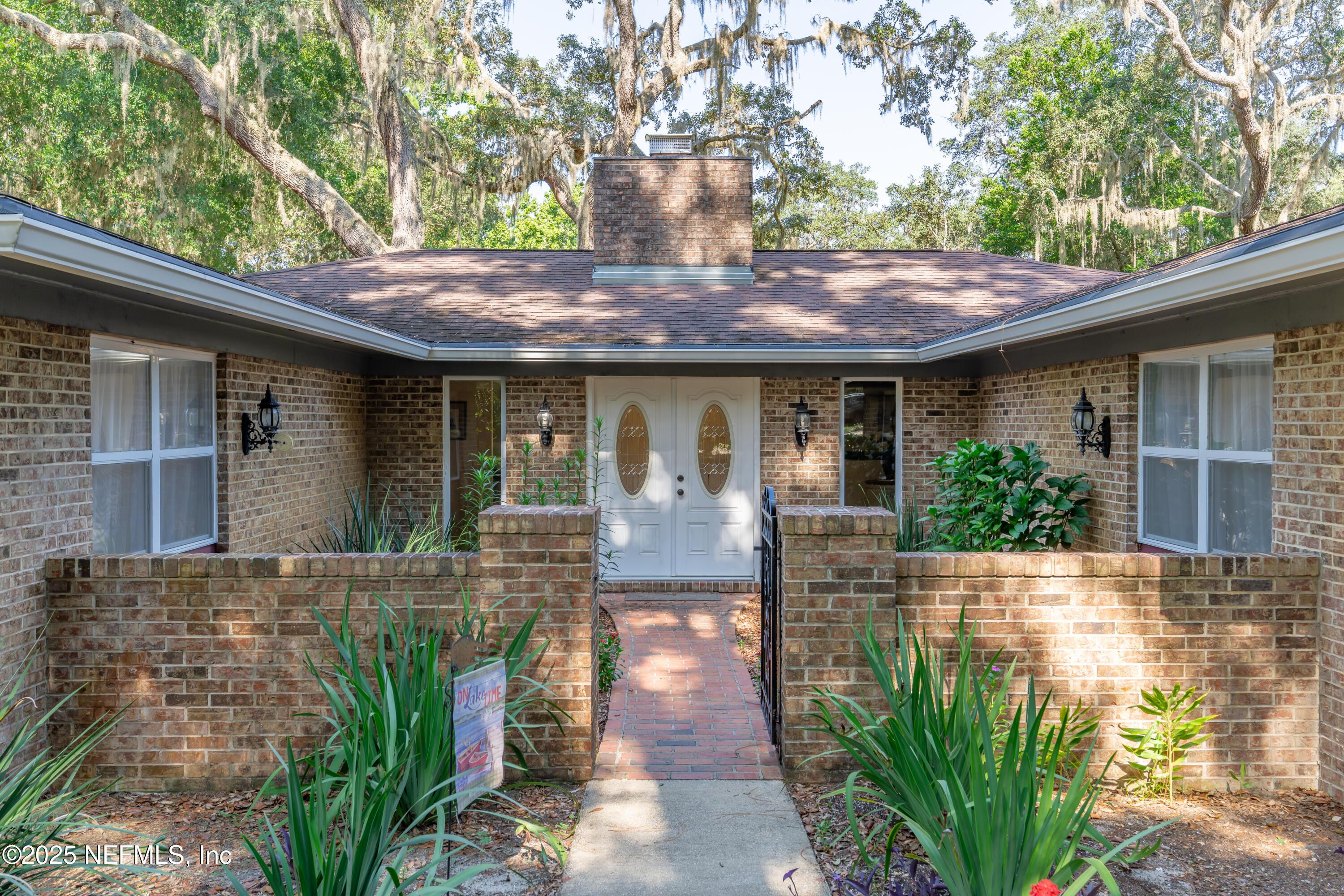 Image 3: COUTYARD ENTRY