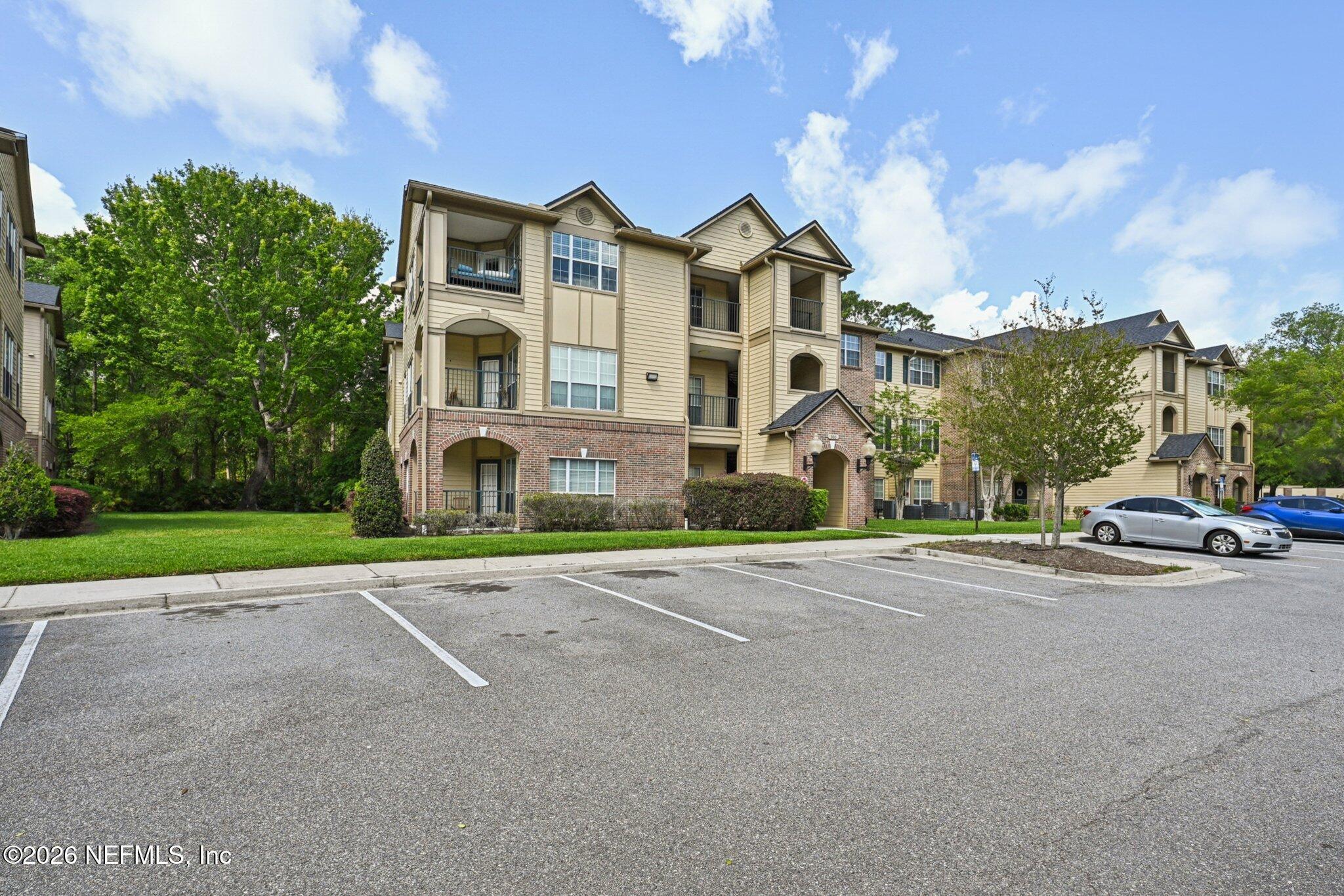Image 1: 1-web-or-mls-Point Meadows Dr 322-S0404-