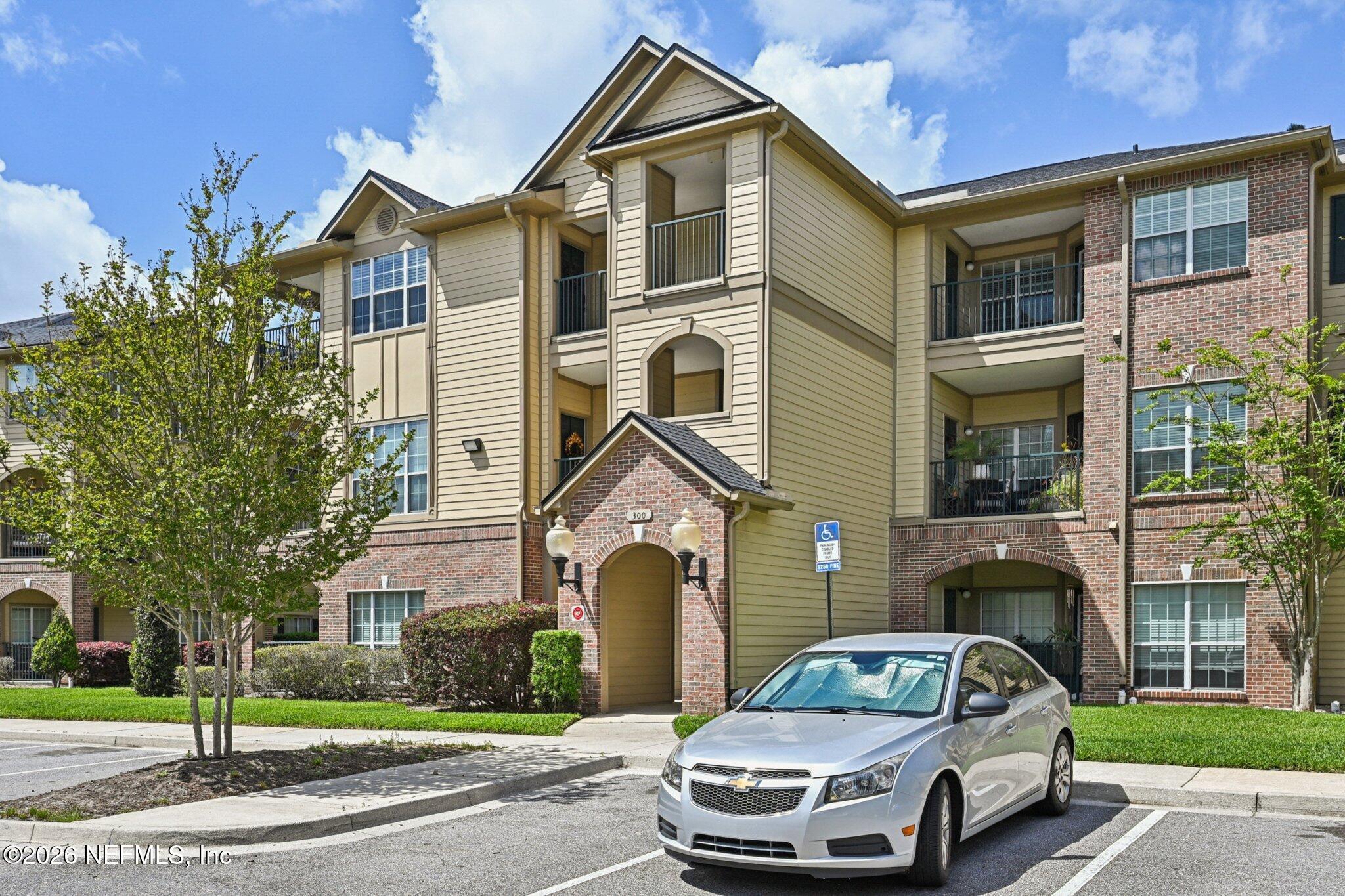 Image 2: 3-web-or-mls-Point Meadows Dr 322-S0404-