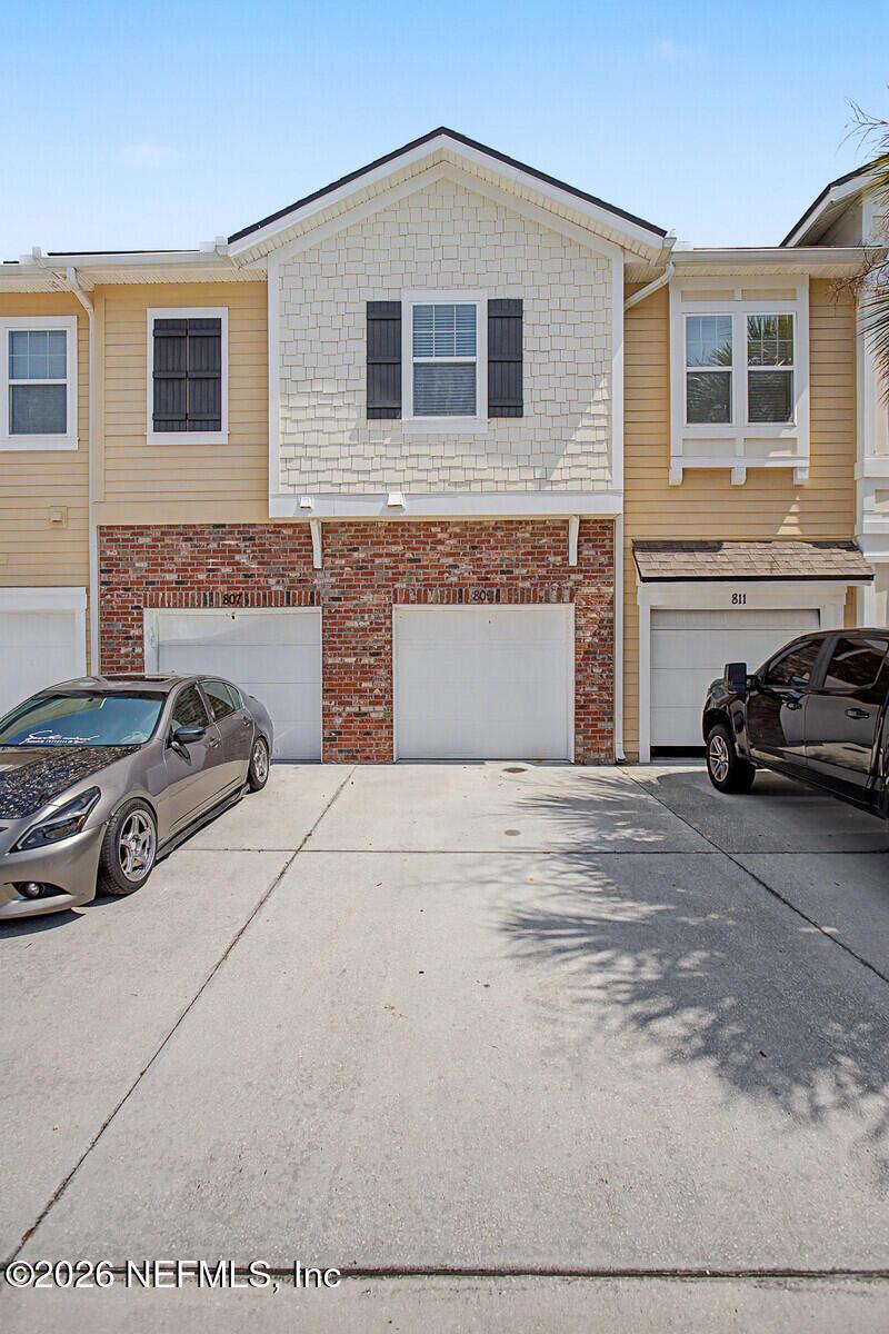 Image 2: Garage
