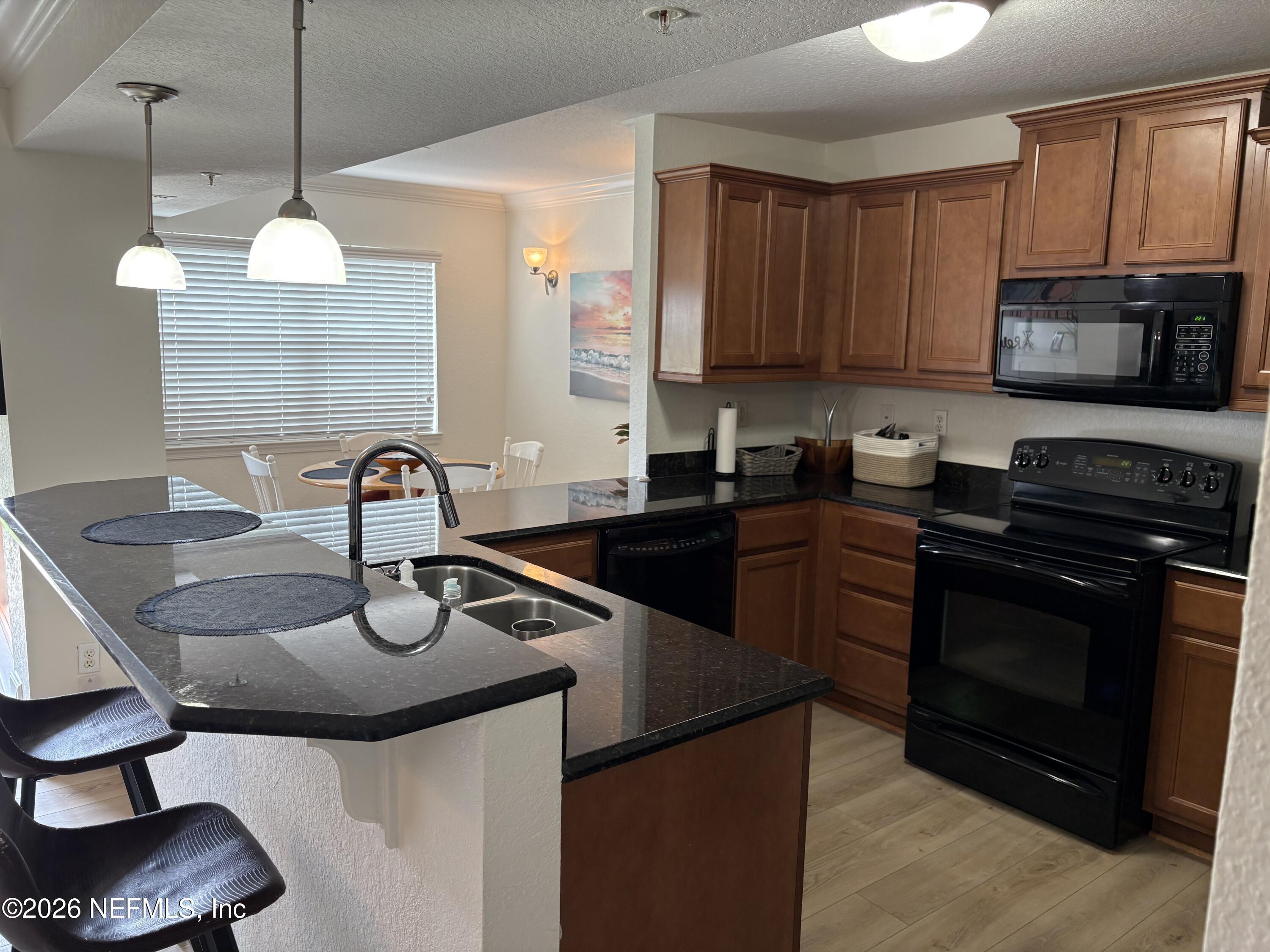 Image 3: Oceans Egde A11 kitchen