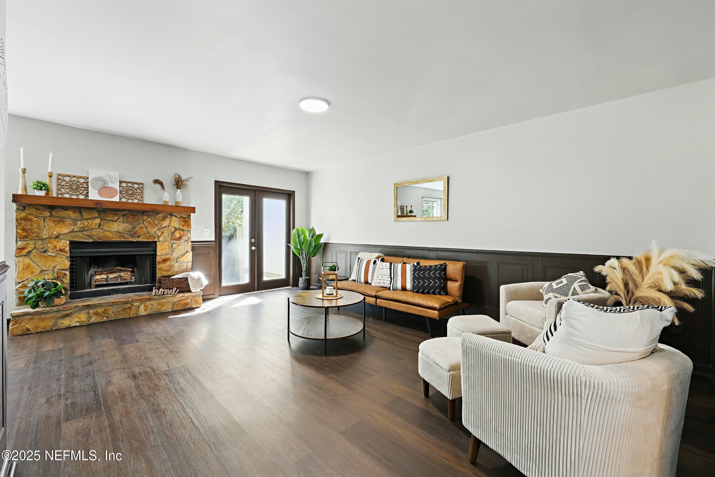 Image 3: living room