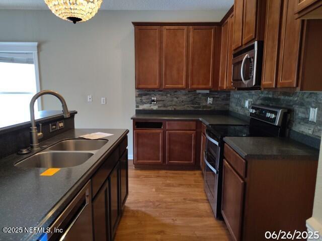 Image 4: Kitchen