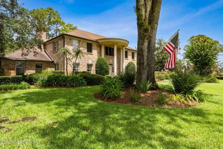 7838 WOODSDALE Lane