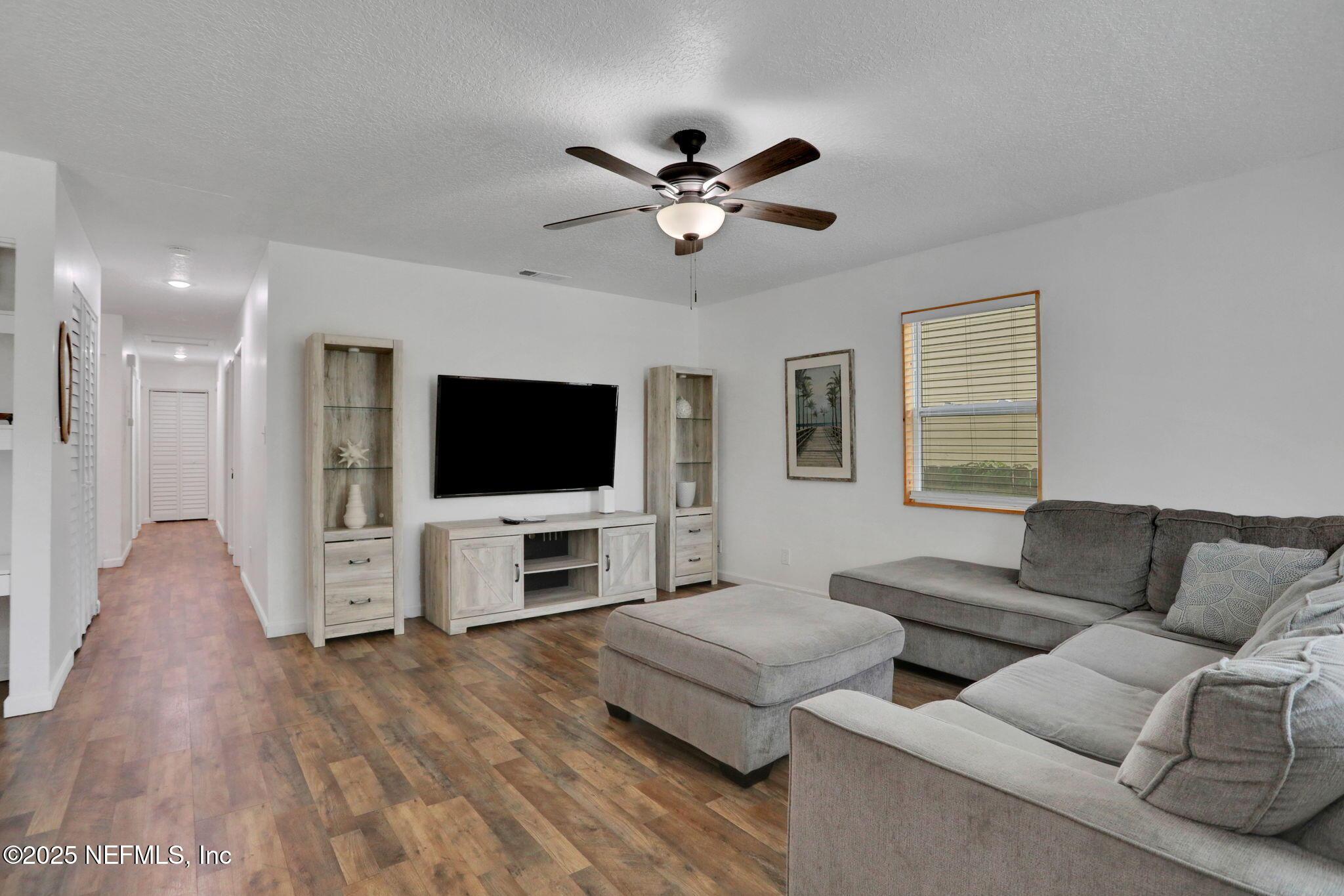 Image 2: 01 Living Room