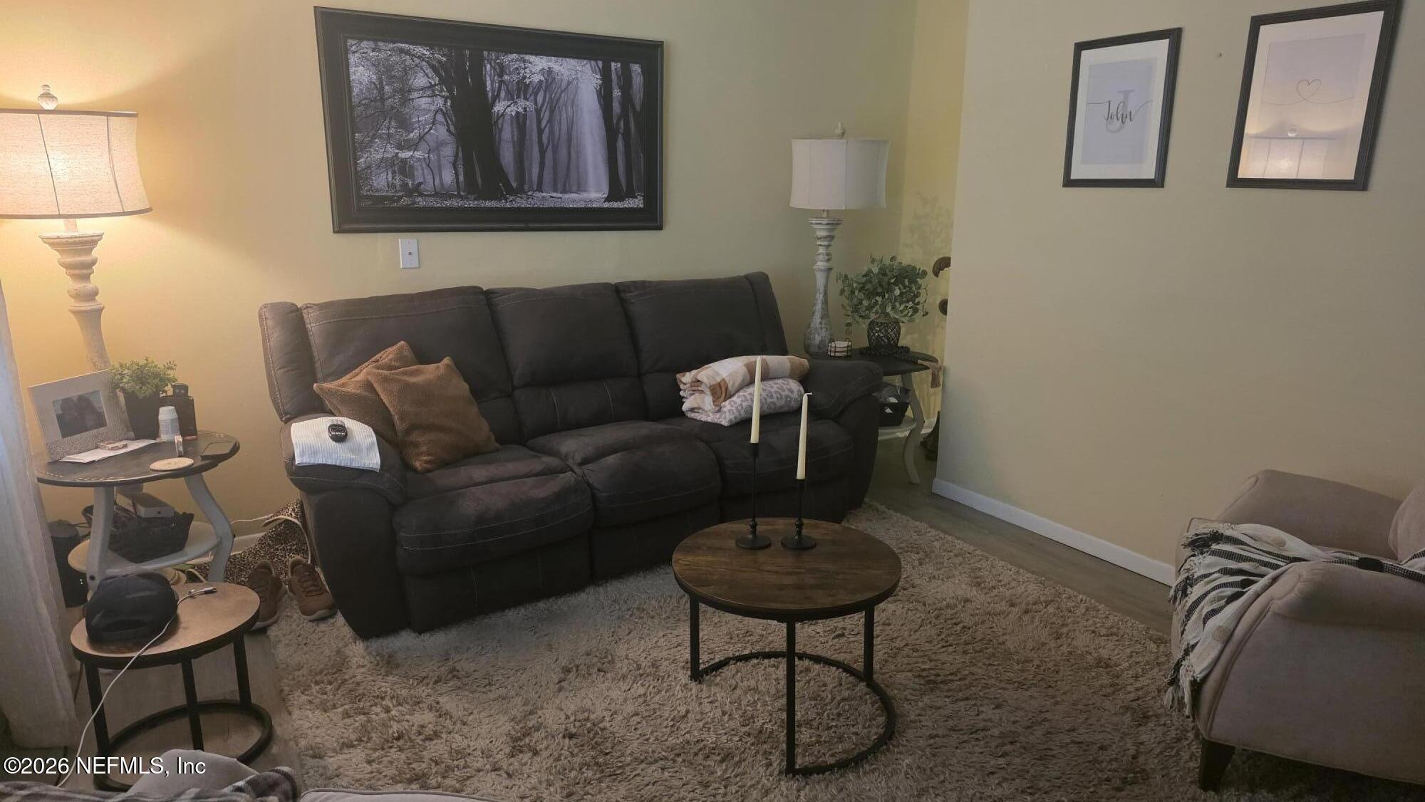 Image 4: LIVING ROOM