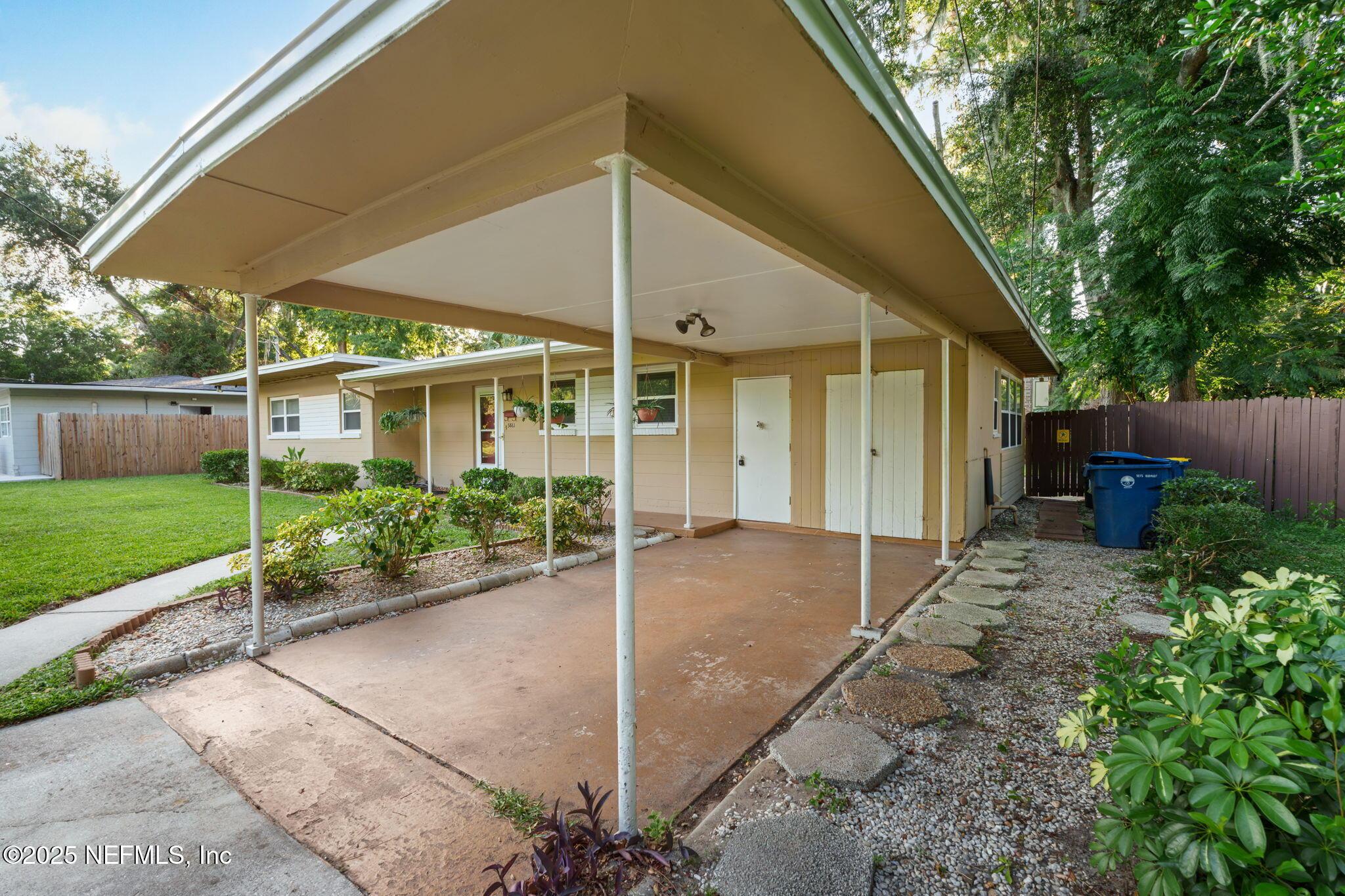 Image 4: 4-web-or-mls-5861-michigan-ave