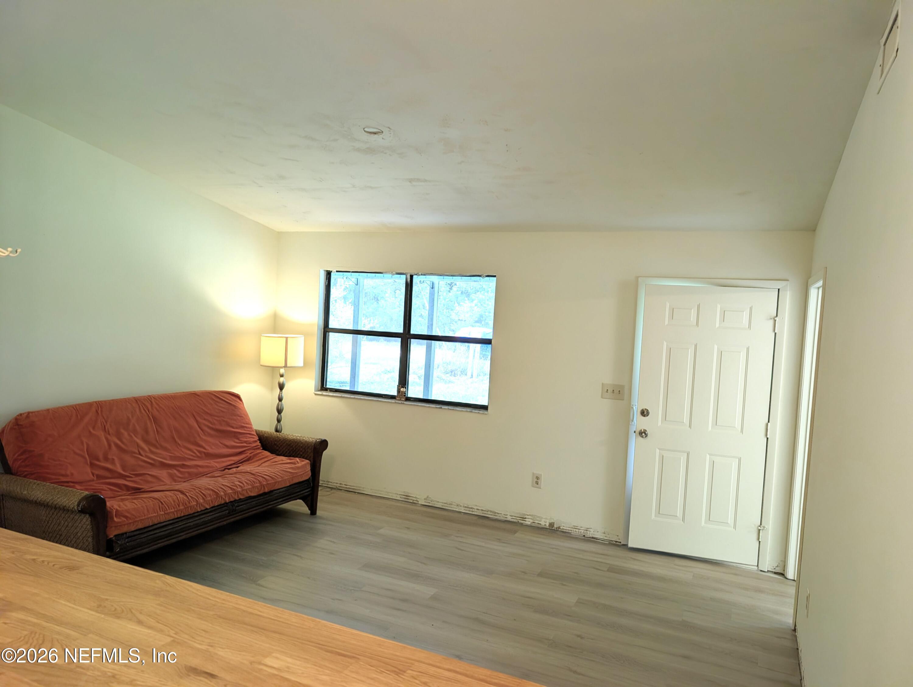 Image 3: Living room