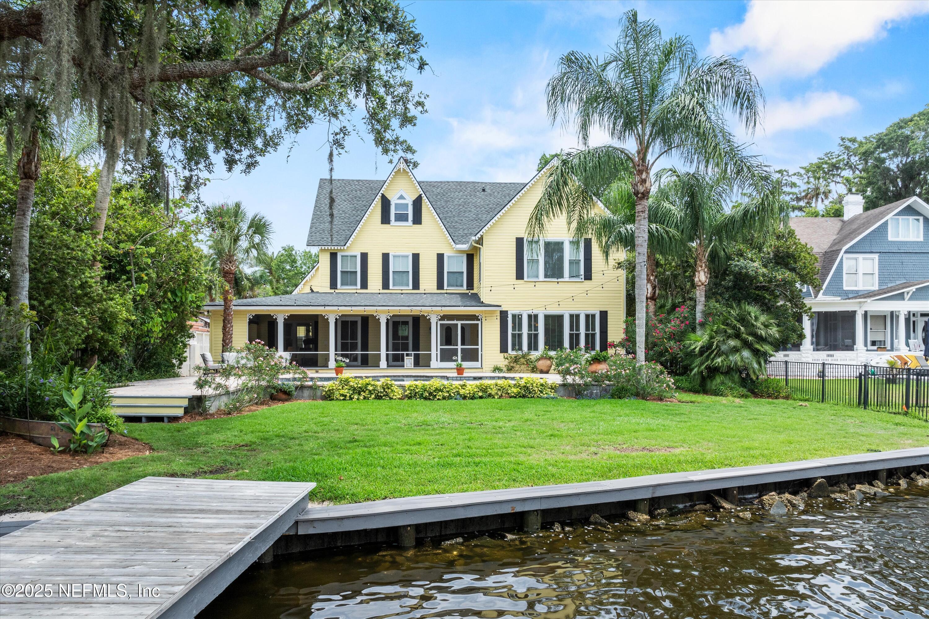 Image 4: View of Home from Intracoastal