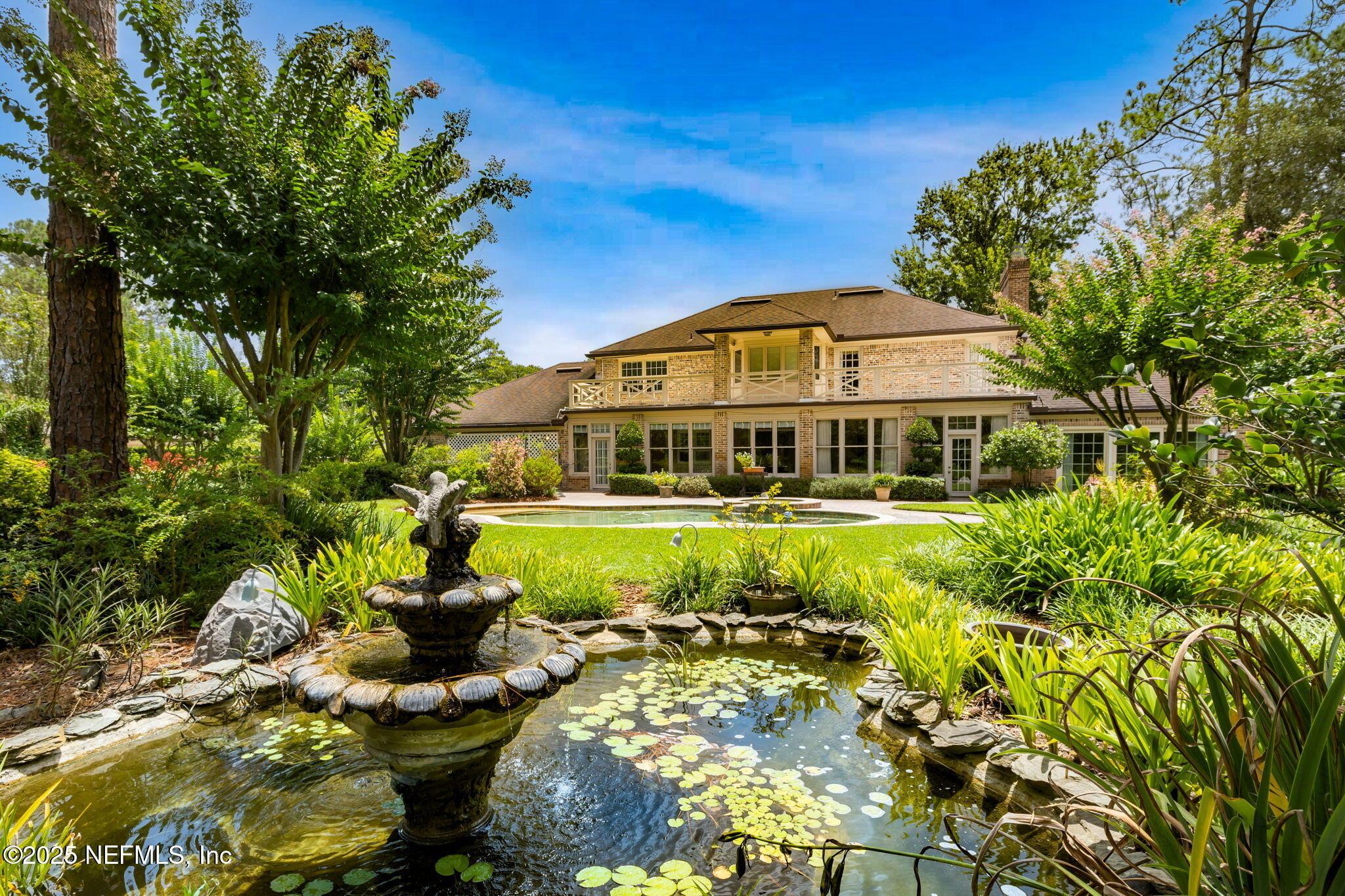 Image 4: Professionally-designed garden