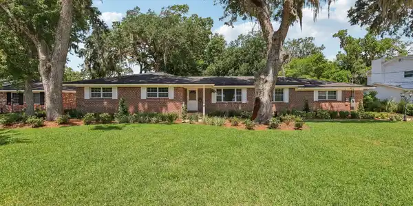 2258 HOLLY LEAF Lane