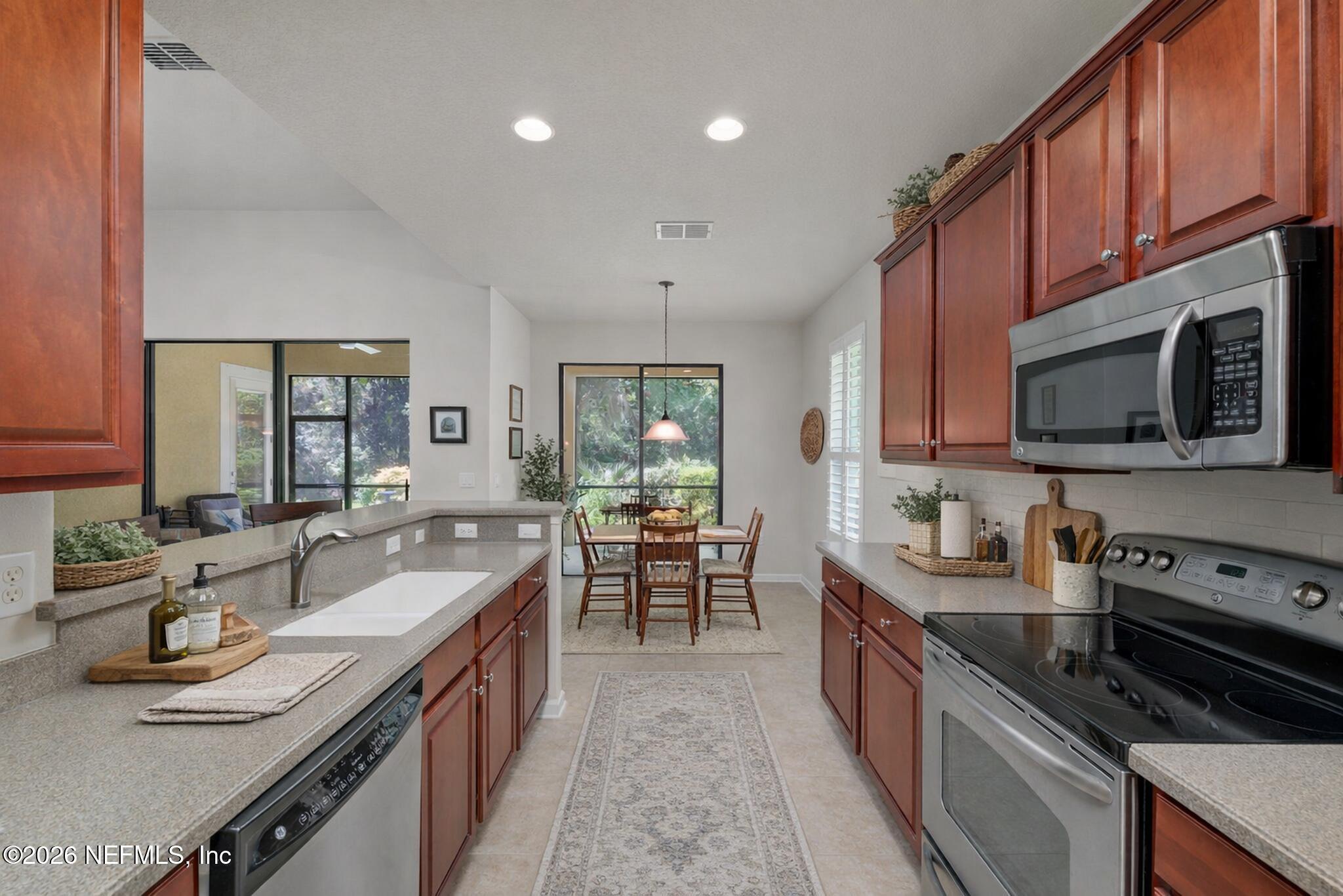 Image 4: Stainless Appliances