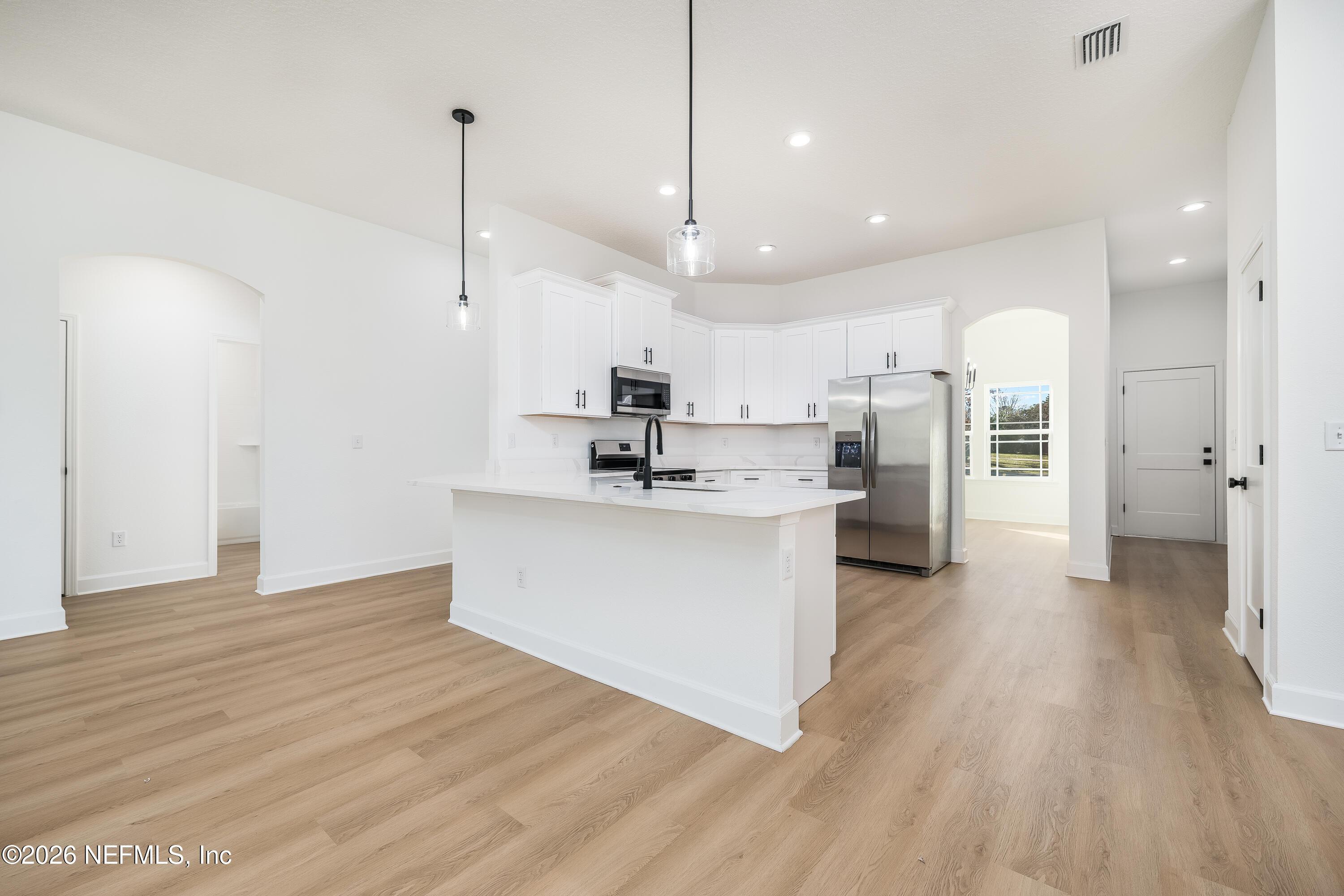 Image 3: 4455SE3RDPLKEYSTONEHEIGHTSFL-8