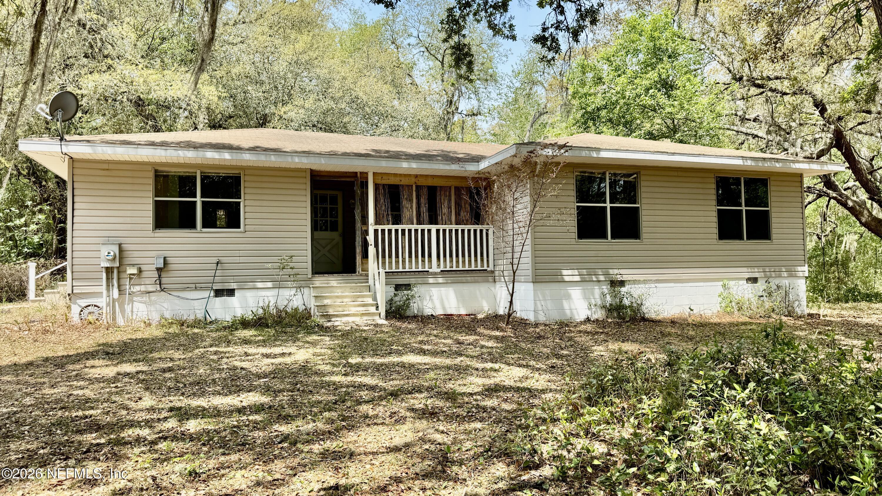 Image 1: 116 James Ave, Interlachen, FL