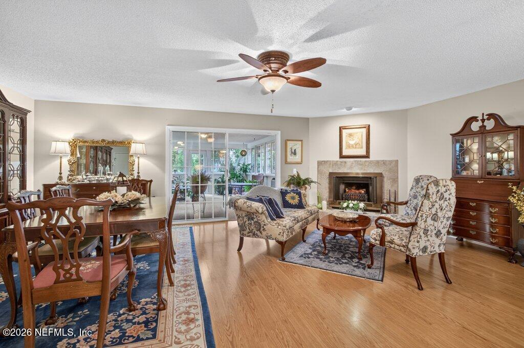 Image 4: Living/Dining