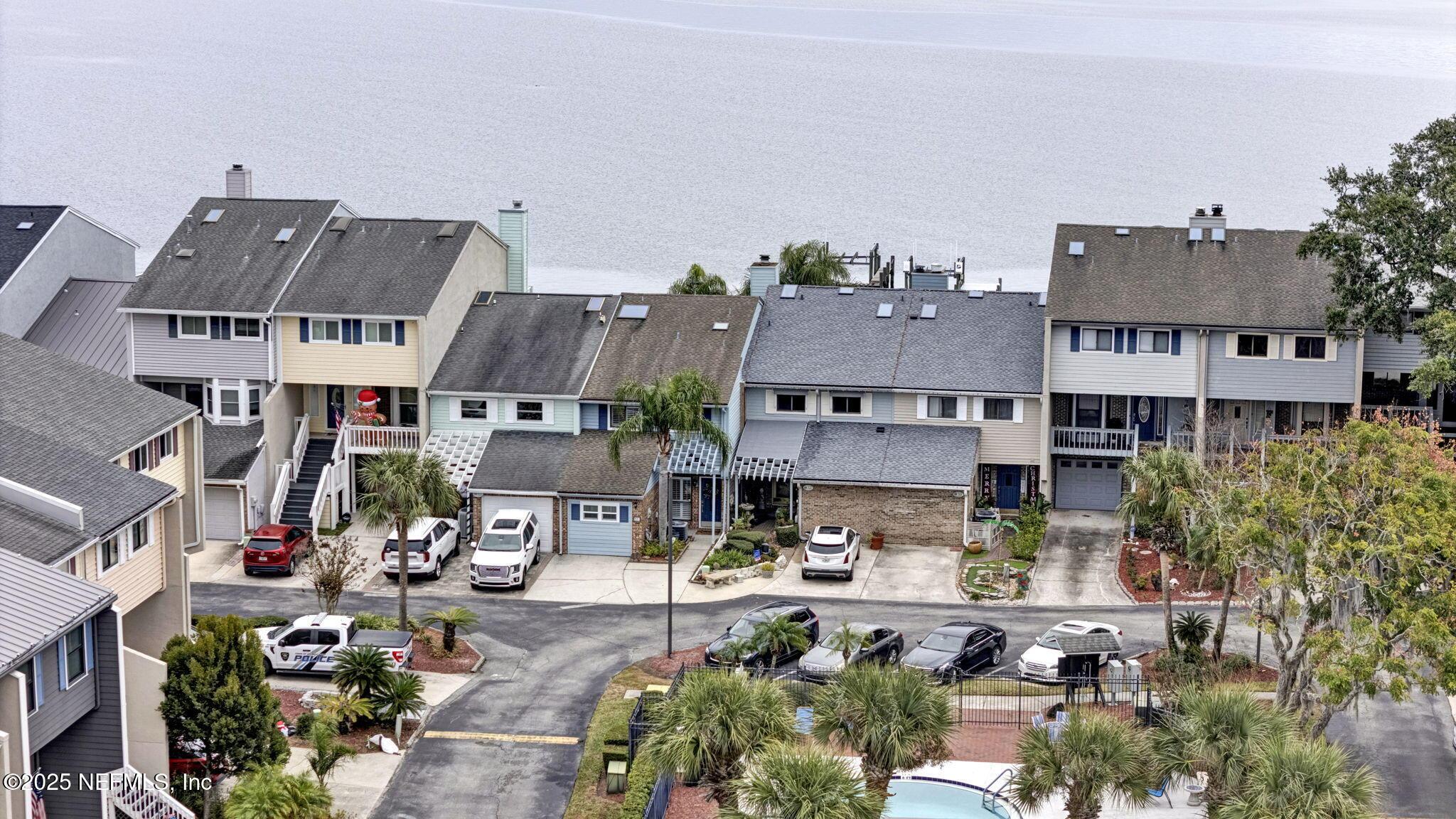 Image 2: Charming Neighborhood