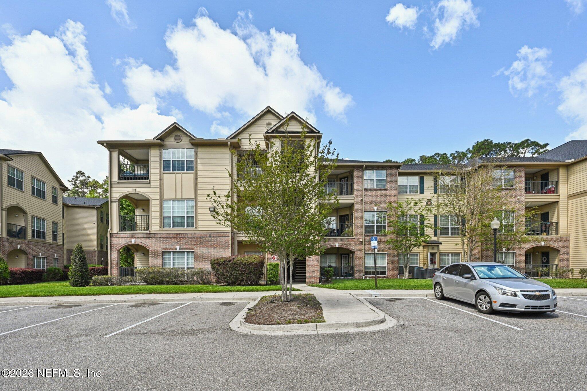Image 3: 2-web-or-mls-Point Meadows Dr 322-S0404-