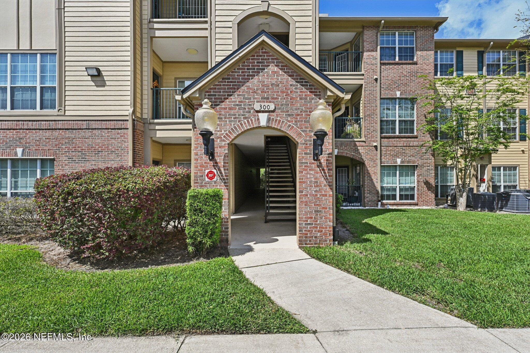 Image 4: 4-web-or-mls-Point Meadows Dr 322-S0404-