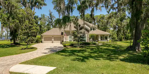 1907 MOORINGS CIR