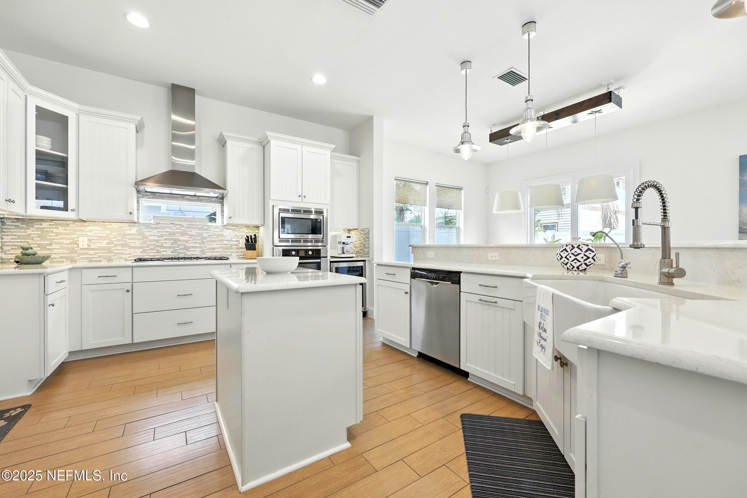 Image 4: Open kitchen