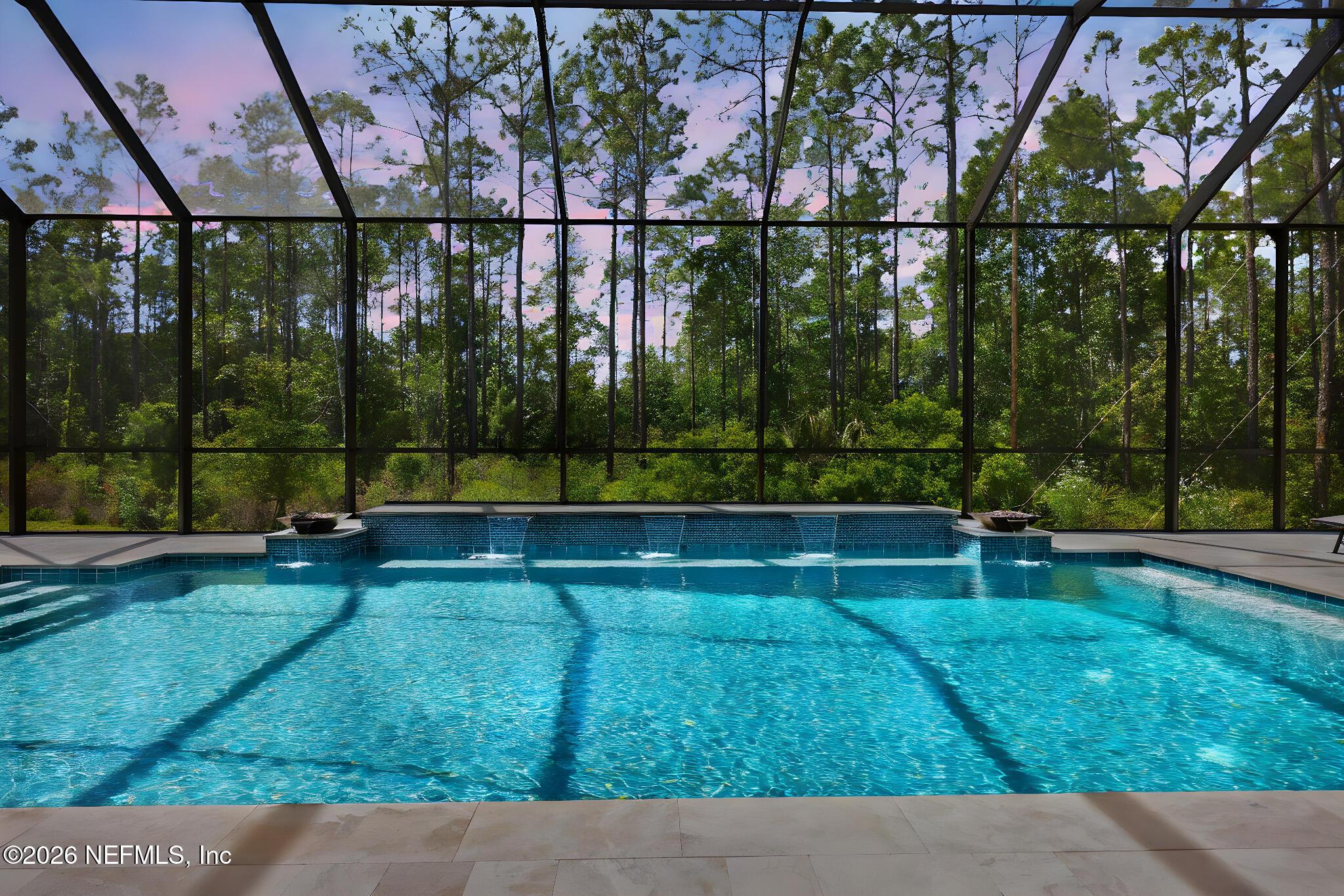 Image 2: Absolutely stunning pool