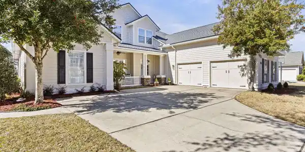 1924 MOORINGS Circle