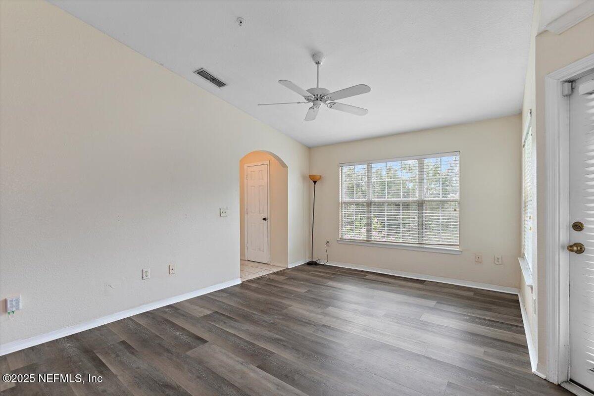Image 3: 02-Living Room