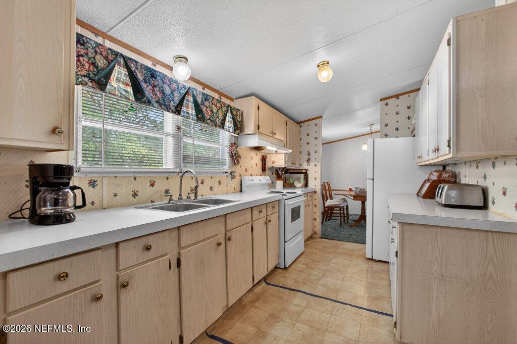 Image 3: 019-207CabotLane-Satsuma-FL-32189-SMALL