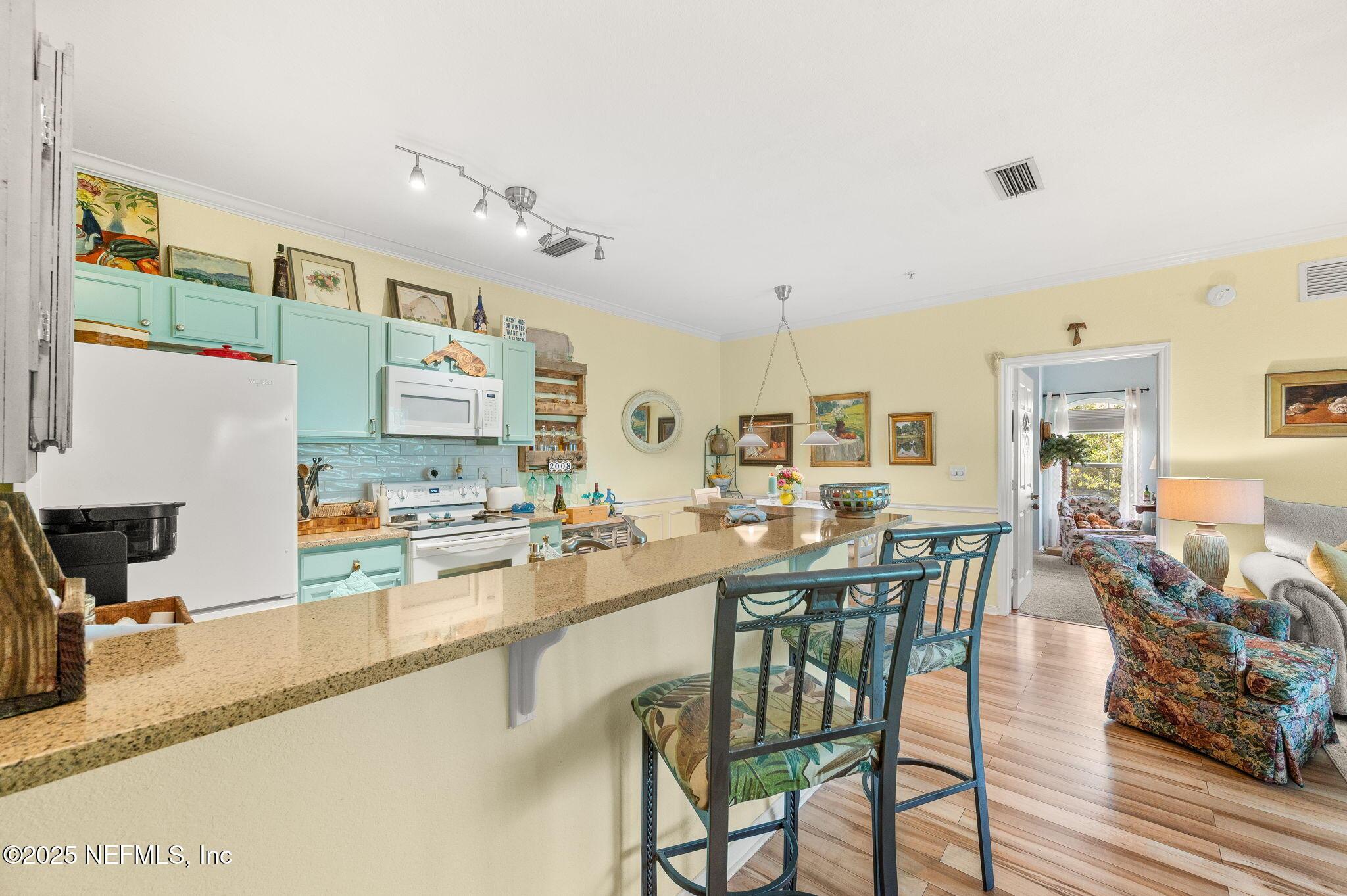 Image 4: Casual Dining Bar